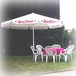 Im Sommer sitzen unsere G&auml;ste auch gern einmal draussen